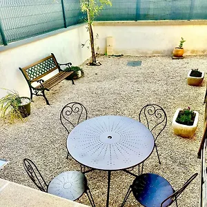 T2 Avec Terrasse Et Cour Cavaillon